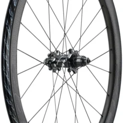 ZIPP 303 Firecrest® Carbon Clincher Tubeless Disc 6-Loch Laufrad